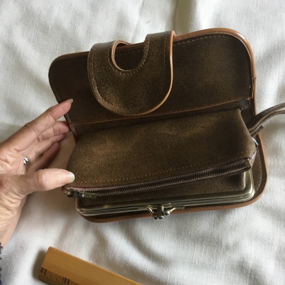 Multiple Storage Wallet/Wristlet - Picture 5 of 9